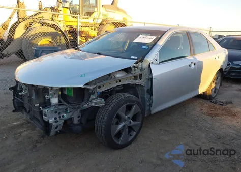 2014 Toyota Camry Se Sport z USA, uszkodzony, nr VIN 4T1BF1FK5EU447201